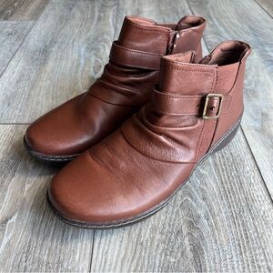 Collection by Clark's Women’s Ankle Boots Zip Size 7 Brown Buckle
